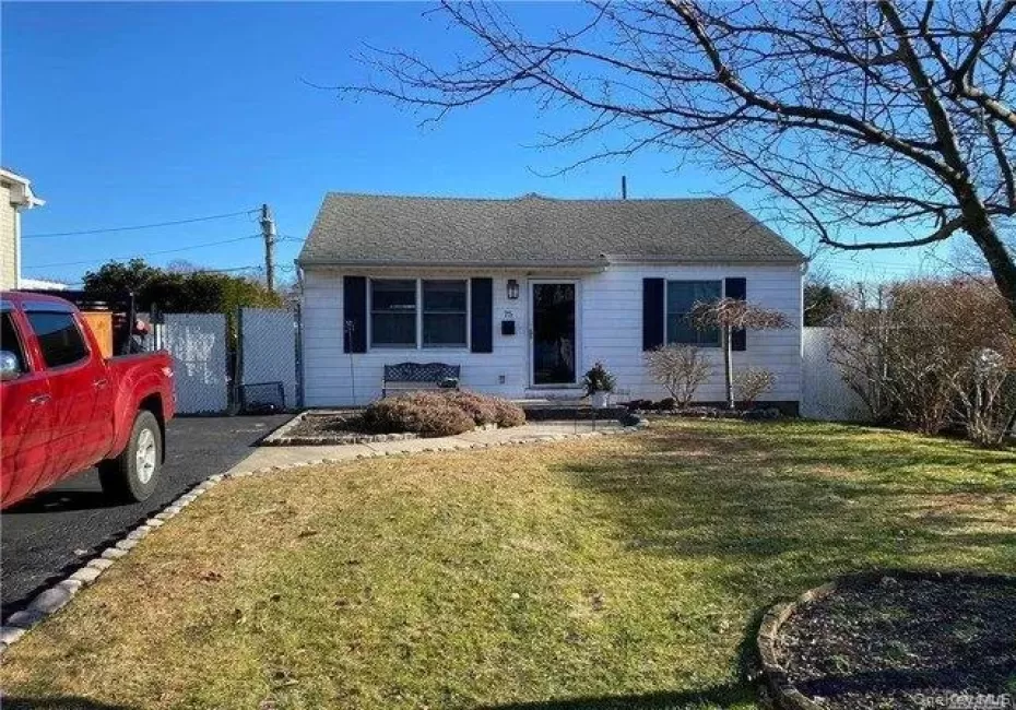 75 Mc Cue Lane, Babylon, NY, 2 Bedrooms Bedrooms, 4 Rooms Rooms,1 BathroomBathrooms,Residential Lease,For Rent,Mc Cue,0,1039168 75 Mc Cue Lane, Babylon, NY, 2 Bedrooms Bedrooms, 4 Rooms Rooms,1 BathroomBathrooms,Residential Lease,For Rent,Mc Cue,0,1039168