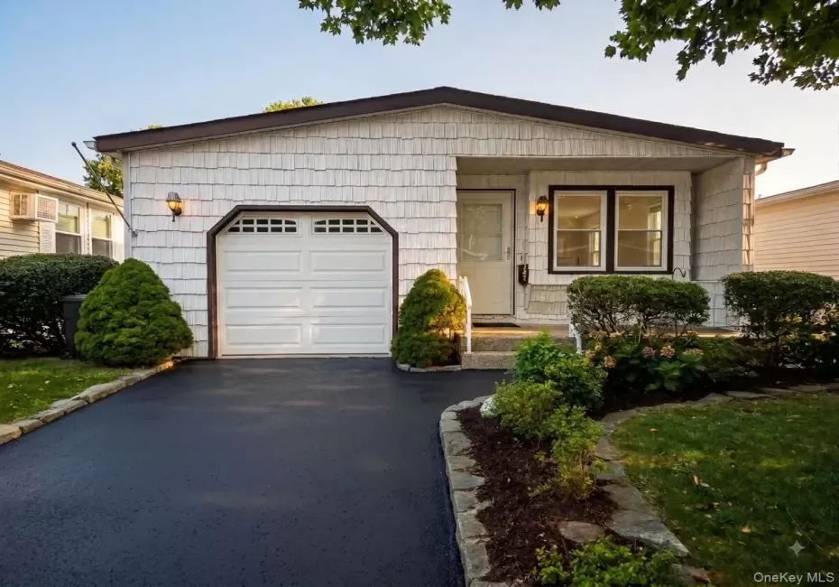 162 Village Circle, Brookhaven, NY, 2 Bedrooms Bedrooms, 6 Rooms Rooms,2 BathroomsBathrooms,Residential,For Rent,Village,0,1039145 162 Village Circle, Brookhaven, NY, 2 Bedrooms Bedrooms, 6 Rooms Rooms,2 BathroomsBathrooms,Residential,For Rent,Village,0,1039145