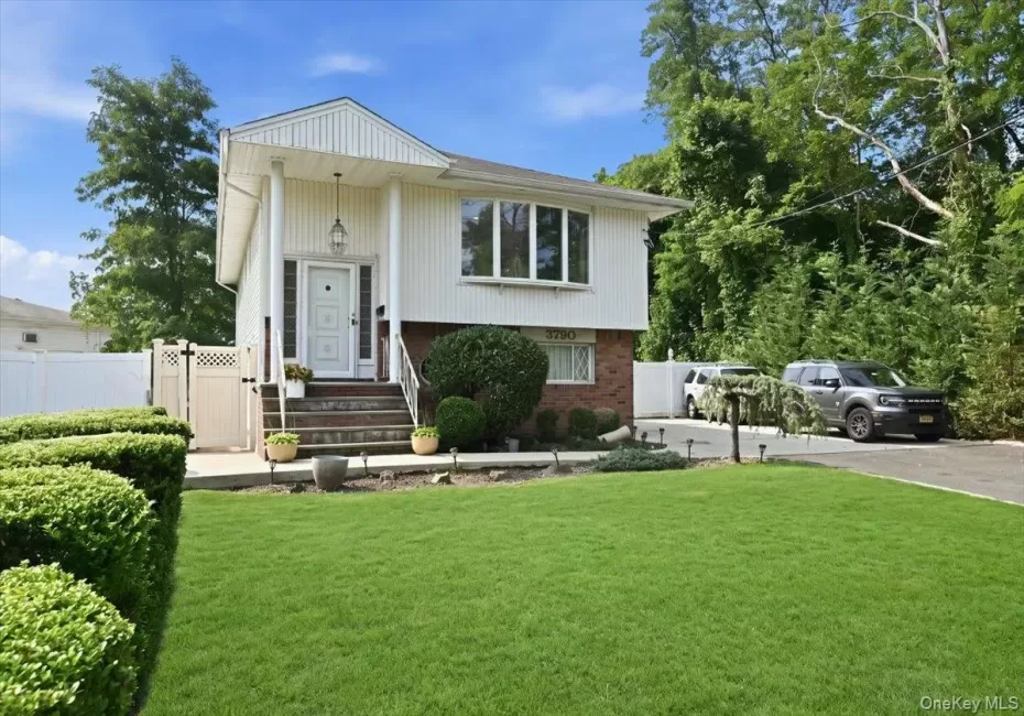 3790 Waverly Avenue, Hempstead, NY, 4 Bedrooms Bedrooms, 14 Rooms Rooms,2 BathroomsBathrooms,Residential,For Rent,Waverly,0,1039207 3790 Waverly Avenue, Hempstead, NY, 4 Bedrooms Bedrooms, 14 Rooms Rooms,2 BathroomsBathrooms,Residential,For Rent,Waverly,0,1039207