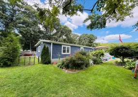41 Carls Place, Riverhead, NY, 4 Bedrooms Bedrooms, 6 Rooms Rooms,2 BathroomsBathrooms,Residential,For Rent,Carls Place,0,1039340 41 Carls Place, Riverhead, NY, 4 Bedrooms Bedrooms, 6 Rooms Rooms,2 BathroomsBathrooms,Residential,For Rent,Carls Place,0,1039340