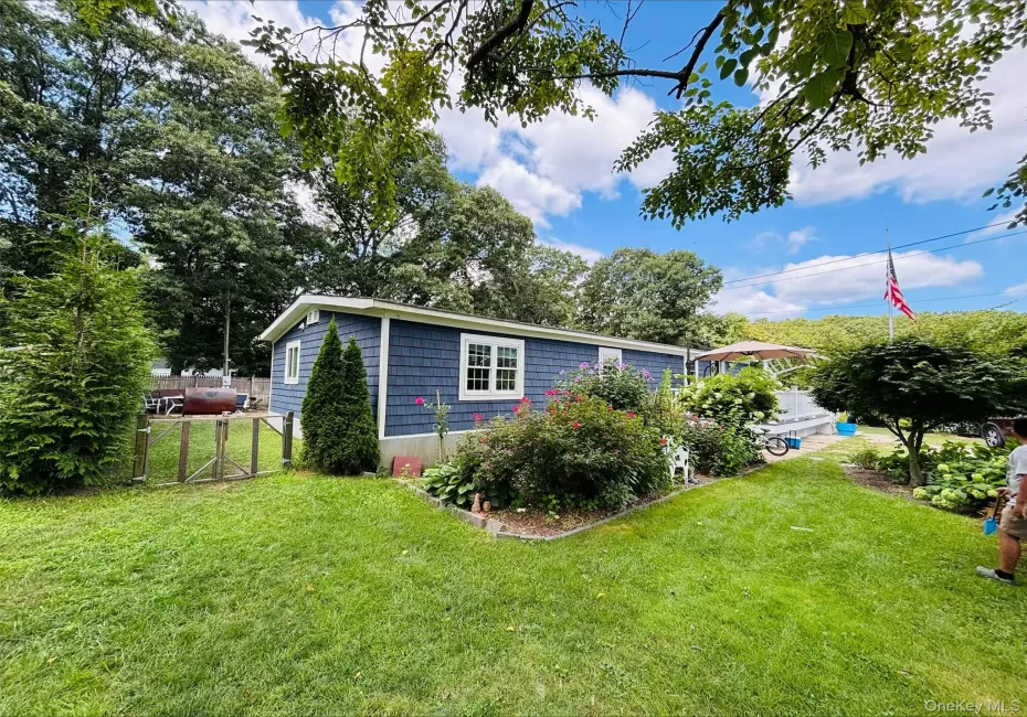 41 Carls Place, Riverhead, NY, 4 Bedrooms Bedrooms, 6 Rooms Rooms,2 BathroomsBathrooms,Residential,For Rent,Carls Place,0,1039340 41 Carls Place, Riverhead, NY, 4 Bedrooms Bedrooms, 6 Rooms Rooms,2 BathroomsBathrooms,Residential,For Rent,Carls Place,0,1039340