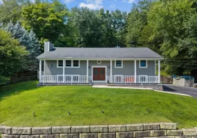 131 Lake Road, New Windsor, NY, 3 Bedrooms Bedrooms, 9 Rooms Rooms,2 BathroomsBathrooms,Residential,For Rent,Lake,0,1038443 131 Lake Road, New Windsor, NY, 3 Bedrooms Bedrooms, 9 Rooms Rooms,2 BathroomsBathrooms,Residential,For Rent,Lake,0,1038443