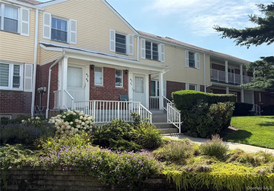 67-71 Cloverdale Lane, New York, NY, 1 Bedroom Bedrooms, 4 Rooms Rooms,1 BathroomBathrooms,Residential,For Rent,Cloverdale,0,1039533 67-71 Cloverdale Lane, New York, NY, 1 Bedroom Bedrooms, 4 Rooms Rooms,1 BathroomBathrooms,Residential,For Rent,Cloverdale,0,1039533