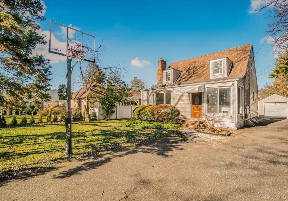 15 Broadway, North Hempstead, NY, 3 Bedrooms Bedrooms, 7 Rooms Rooms,2 BathroomsBathrooms,Residential Lease,For Rent,Broadway,0,1038726 15 Broadway, North Hempstead, NY, 3 Bedrooms Bedrooms, 7 Rooms Rooms,2 BathroomsBathrooms,Residential Lease,For Rent,Broadway,0,1038726
