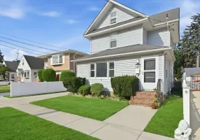 100 Spruce Street, Hempstead, NY, 4 Bedrooms Bedrooms, 7 Rooms Rooms,3 BathroomsBathrooms,Residential,For Rent,Spruce,0,1039713 100 Spruce Street, Hempstead, NY, 4 Bedrooms Bedrooms, 7 Rooms Rooms,3 BathroomsBathrooms,Residential,For Rent,Spruce,0,1039713