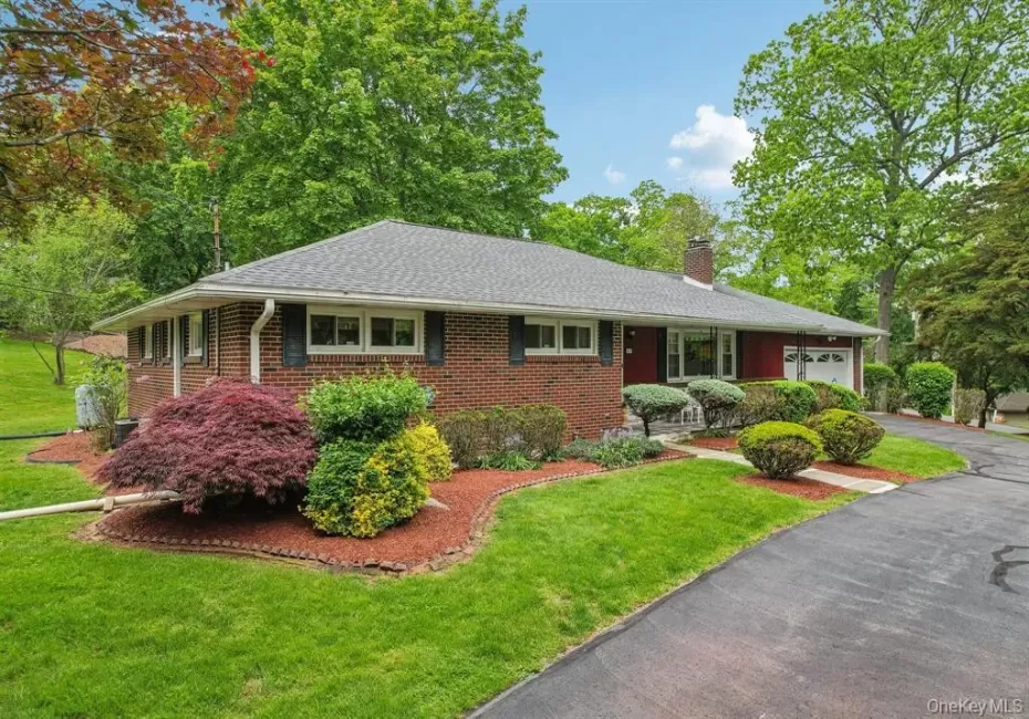 57 Edgewood Drive, Woodbury, NY, 3 Bedrooms Bedrooms, 7 Rooms Rooms,2 BathroomsBathrooms,Residential Lease,For Rent,Edgewood,0,1035172 57 Edgewood Drive, Woodbury, NY, 3 Bedrooms Bedrooms, 7 Rooms Rooms,2 BathroomsBathrooms,Residential Lease,For Rent,Edgewood,0,1035172