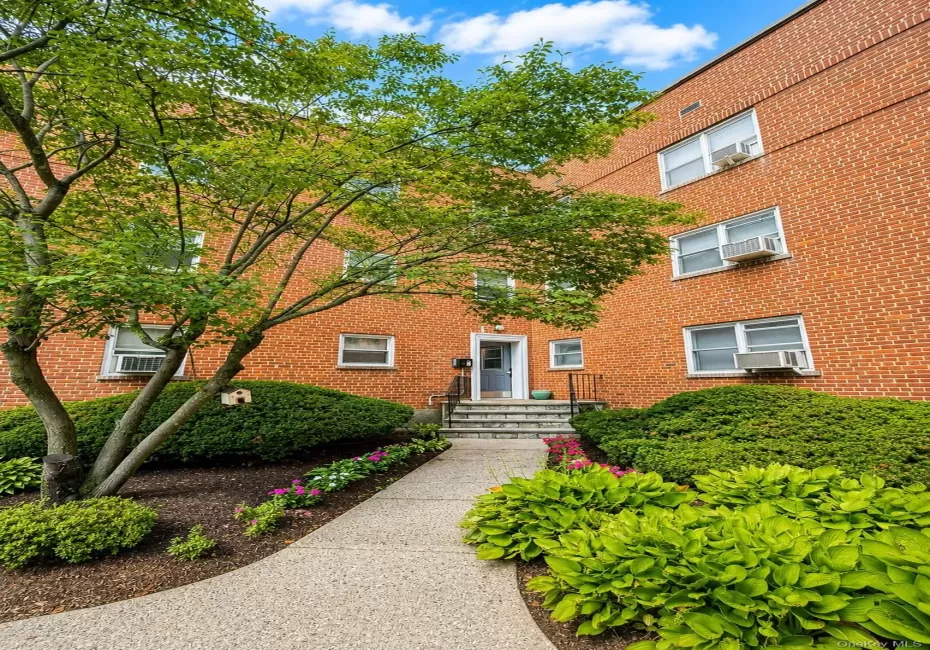 320 Broadway, Greenburgh, NY, 2 Bedrooms Bedrooms, 4 Rooms Rooms,1 BathroomBathrooms,Residential,For Rent,Broadway,0,1039755 320 Broadway, Greenburgh, NY, 2 Bedrooms Bedrooms, 4 Rooms Rooms,1 BathroomBathrooms,Residential,For Rent,Broadway,0,1039755