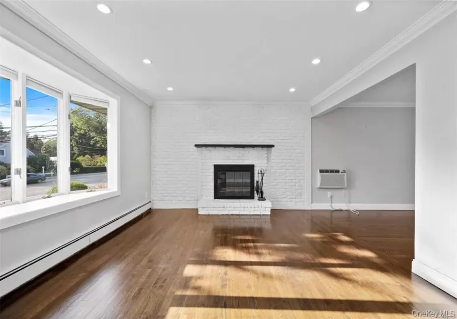 228 Oakwood Road, Huntington, NY, 4 Bedrooms Bedrooms, 7 Rooms Rooms,2 BathroomsBathrooms,Residential Lease,For Rent,Oakwood,0,1039682 228 Oakwood Road, Huntington, NY, 4 Bedrooms Bedrooms, 7 Rooms Rooms,2 BathroomsBathrooms,Residential Lease,For Rent,Oakwood,0,1039682