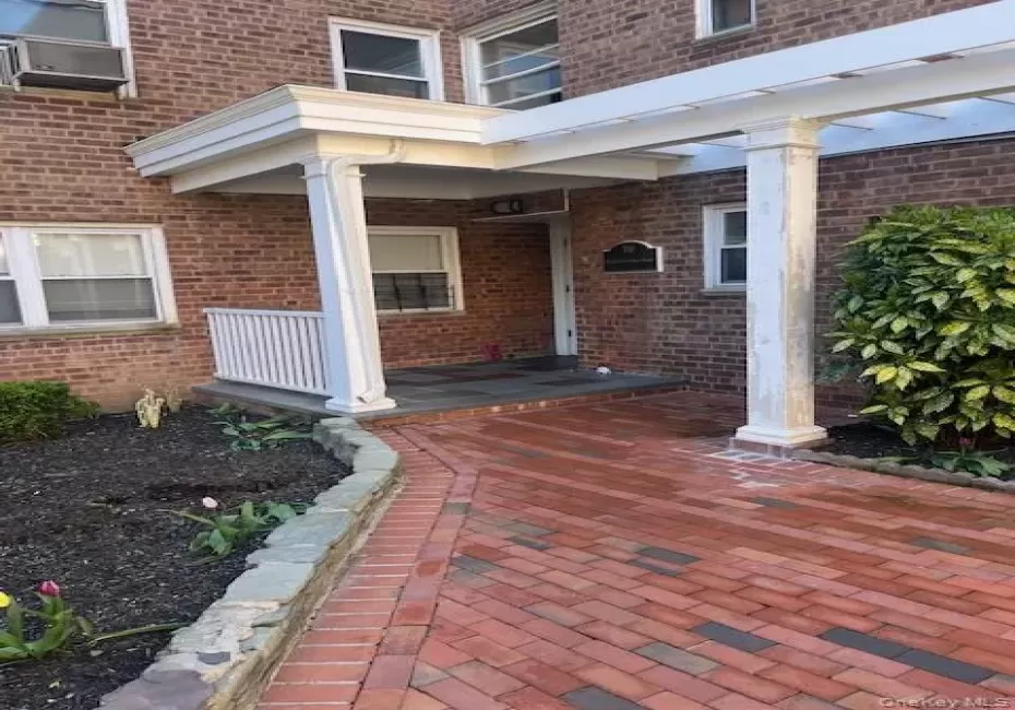 70 Knightsbridge Road, North Hempstead, NY, 2 Rooms Rooms,1 BathroomBathrooms,Residential Lease,For Rent,Knightsbridge,0,1040007 70 Knightsbridge Road, North Hempstead, NY, 2 Rooms Rooms,1 BathroomBathrooms,Residential Lease,For Rent,Knightsbridge,0,1040007