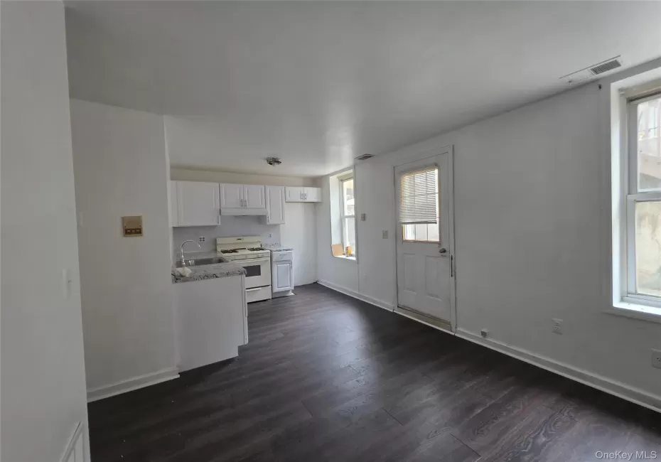 8 Main Street, Chester Town, NY, 1 Bedroom Bedrooms, 4 Rooms Rooms,1 BathroomBathrooms,Residential Lease,For Rent,Main,0,1039940 8 Main Street, Chester Town, NY, 1 Bedroom Bedrooms, 4 Rooms Rooms,1 BathroomBathrooms,Residential Lease,For Rent,Main,0,1039940