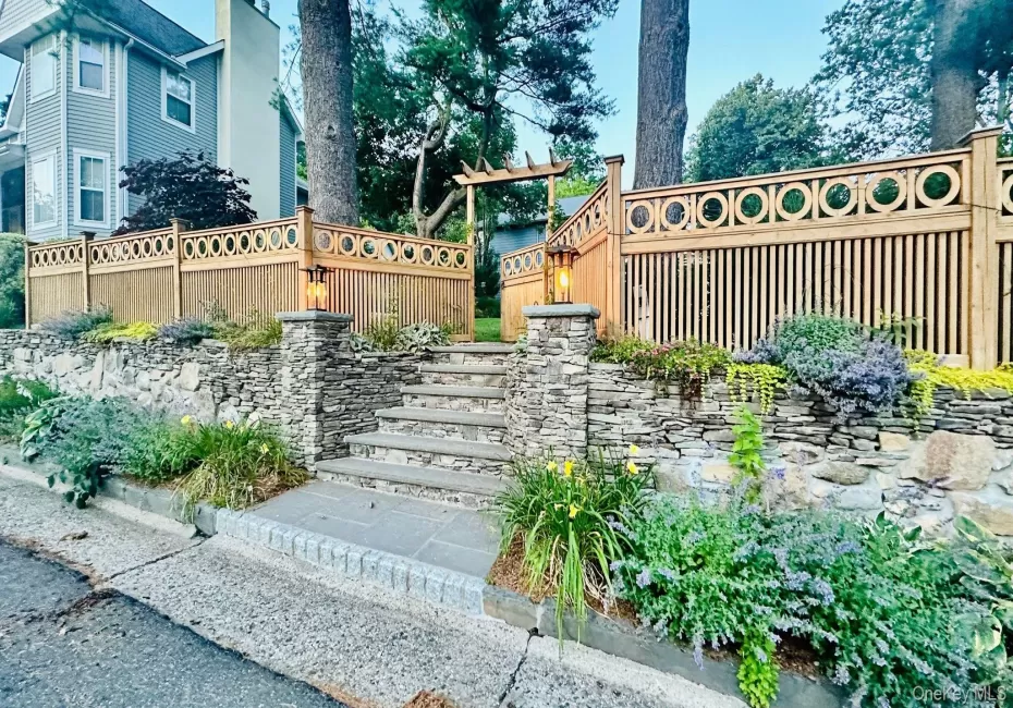 18 20th Avenue, Oyster Bay, NY, 4 Bedrooms Bedrooms, 12 Rooms Rooms,2 BathroomsBathrooms,Residential,For Rent,20th,0,1039834 18 20th Avenue, Oyster Bay, NY, 4 Bedrooms Bedrooms, 12 Rooms Rooms,2 BathroomsBathrooms,Residential,For Rent,20th,0,1039834