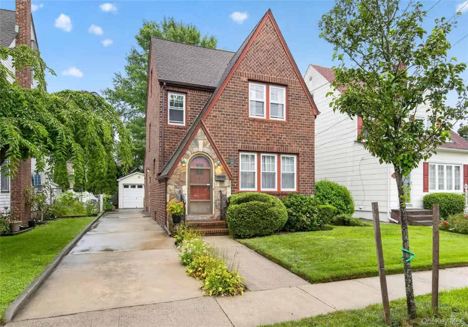 448 Lewis Place, North Hempstead, NY, 4 Bedrooms Bedrooms, 8 Rooms Rooms,2 BathroomsBathrooms,Residential,For Rent,Lewis,0,1039916 448 Lewis Place, North Hempstead, NY, 4 Bedrooms Bedrooms, 8 Rooms Rooms,2 BathroomsBathrooms,Residential,For Rent,Lewis,0,1039916