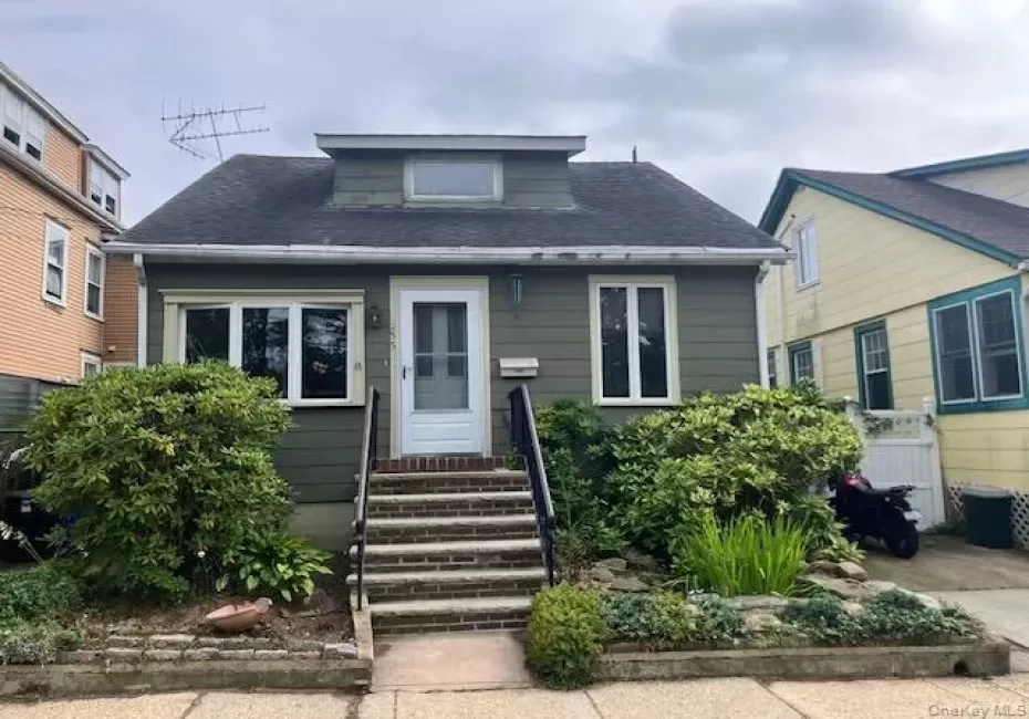 233 8th Avenue, Oyster Bay, NY, 3 Bedrooms Bedrooms, 6 Rooms Rooms,2 BathroomsBathrooms,Residential,For Rent,8th,0,1039720 233 8th Avenue, Oyster Bay, NY, 3 Bedrooms Bedrooms, 6 Rooms Rooms,2 BathroomsBathrooms,Residential,For Rent,8th,0,1039720