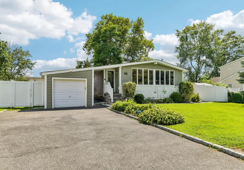 46 Beecher Avenue, Islip, NY, 3 Bedrooms Bedrooms, 6 Rooms Rooms,1 BathroomBathrooms,Residential,For Rent,Beecher,0,1038661 46 Beecher Avenue, Islip, NY, 3 Bedrooms Bedrooms, 6 Rooms Rooms,1 BathroomBathrooms,Residential,For Rent,Beecher,0,1038661