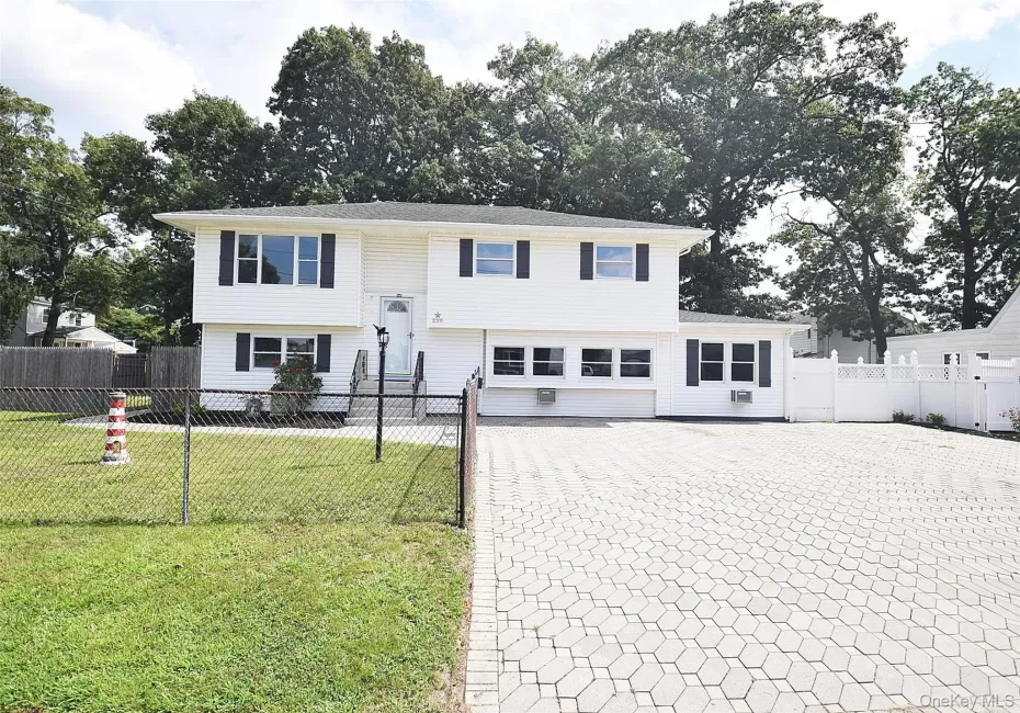 226 14th Avenue, West Babylon, NY, 6 Bedrooms Bedrooms, 13 Rooms Rooms,4 BathroomsBathrooms,Residential,For Rent,14th,0,1040189 226 14th Avenue, West Babylon, NY, 6 Bedrooms Bedrooms, 13 Rooms Rooms,4 BathroomsBathrooms,Residential,For Rent,14th,0,1040189