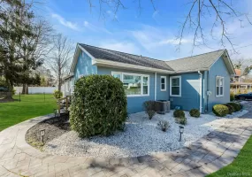 13 Argonne Road, Southampton, NY, 1 Bedroom Bedrooms, 4 Rooms Rooms,1 BathroomBathrooms,Residential Lease,For Rent,Argonne,0,1040126 13 Argonne Road, Southampton, NY, 1 Bedroom Bedrooms, 4 Rooms Rooms,1 BathroomBathrooms,Residential Lease,For Rent,Argonne,0,1040126