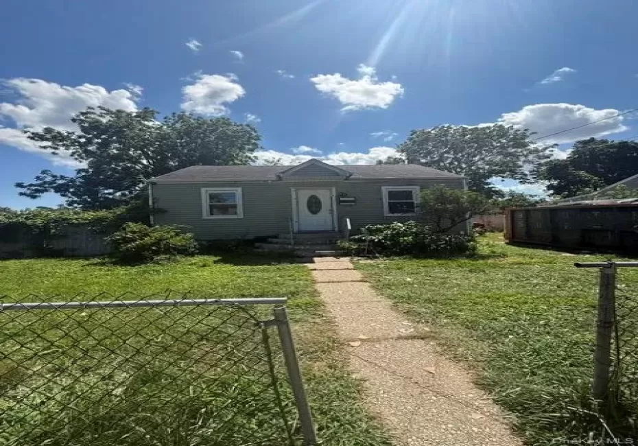 22 Booker Avenue, Babylon, NY, 2 Bedrooms Bedrooms, 5 Rooms Rooms,2 BathroomsBathrooms,Residential,For Rent,Booker,0,1040170 22 Booker Avenue, Babylon, NY, 2 Bedrooms Bedrooms, 5 Rooms Rooms,2 BathroomsBathrooms,Residential,For Rent,Booker,0,1040170