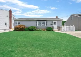 208 3rd Street, Oyster Bay, NY, 3 Bedrooms Bedrooms, 6 Rooms Rooms,1 BathroomBathrooms,Residential,For Rent,3rd,0,1040131 208 3rd Street, Oyster Bay, NY, 3 Bedrooms Bedrooms, 6 Rooms Rooms,1 BathroomBathrooms,Residential,For Rent,3rd,0,1040131