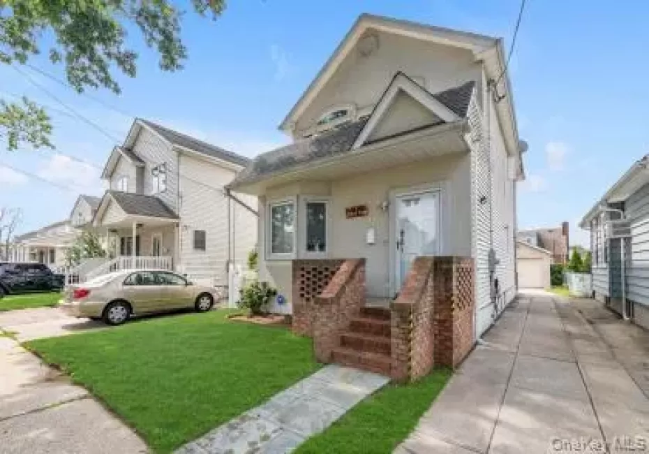 14 4th Street, North Hempstead, NY, 3 Bedrooms Bedrooms, 7 Rooms Rooms,2 BathroomsBathrooms,Residential,For Rent,4th,0,1038186 14 4th Street, North Hempstead, NY, 3 Bedrooms Bedrooms, 7 Rooms Rooms,2 BathroomsBathrooms,Residential,For Rent,4th,0,1038186