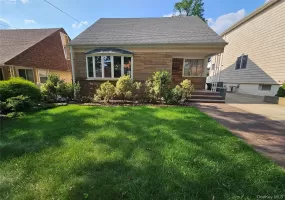 248-41 Thebes Avenue, New York, NY, 4 Bedrooms Bedrooms, 6 Rooms Rooms,2 BathroomsBathrooms,Residential Lease,For Rent,Thebes,0,1039683 248-41 Thebes Avenue, New York, NY, 4 Bedrooms Bedrooms, 6 Rooms Rooms,2 BathroomsBathrooms,Residential Lease,For Rent,Thebes,0,1039683