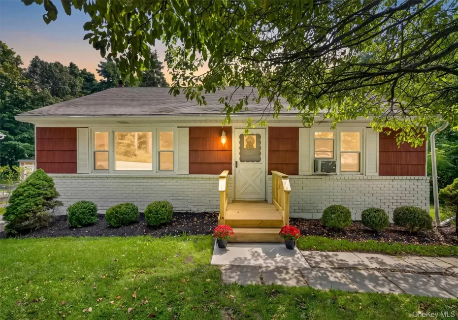 31 Leslie Road, Newburgh (town), NY, 3 Bedrooms Bedrooms, 6 Rooms Rooms,1 BathroomBathrooms,Residential,For Rent,Leslie,0,1040419 31 Leslie Road, Newburgh (town), NY, 3 Bedrooms Bedrooms, 6 Rooms Rooms,1 BathroomBathrooms,Residential,For Rent,Leslie,0,1040419