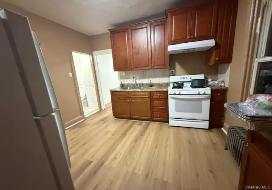 2811 Wellman Avenue, New York, NY, 2 Bedrooms Bedrooms, 4 Rooms Rooms,1 BathroomBathrooms,Residential Lease,For Rent,Wellman,0,1039935 2811 Wellman Avenue, New York, NY, 2 Bedrooms Bedrooms, 4 Rooms Rooms,1 BathroomBathrooms,Residential Lease,For Rent,Wellman,0,1039935