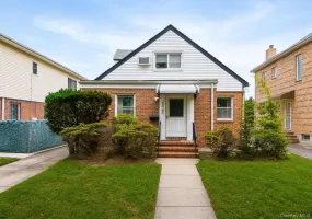 76-53 172nd Street, New York, NY, 4 Bedrooms Bedrooms, 8 Rooms Rooms,3 BathroomsBathrooms,Residential,For Rent,172nd,0,1028713 76-53 172nd Street, New York, NY, 4 Bedrooms Bedrooms, 8 Rooms Rooms,3 BathroomsBathrooms,Residential,For Rent,172nd,0,1028713