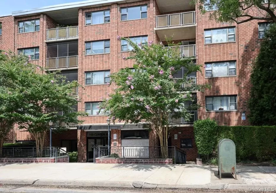 100 Clinton Avenue, Hempstead, NY, 2 Bedrooms Bedrooms, 5 Rooms Rooms,2 BathroomsBathrooms,Residential,For Rent,Clinton,0,1035841 100 Clinton Avenue, Hempstead, NY, 2 Bedrooms Bedrooms, 5 Rooms Rooms,2 BathroomsBathrooms,Residential,For Rent,Clinton,0,1035841