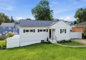 103 Willow Street, Beacon, NY, 2 Bedrooms Bedrooms, 4 Rooms Rooms,1 BathroomBathrooms,Residential,For Rent,Willow,0,1028994 103 Willow Street, Beacon, NY, 2 Bedrooms Bedrooms, 4 Rooms Rooms,1 BathroomBathrooms,Residential,For Rent,Willow,0,1028994