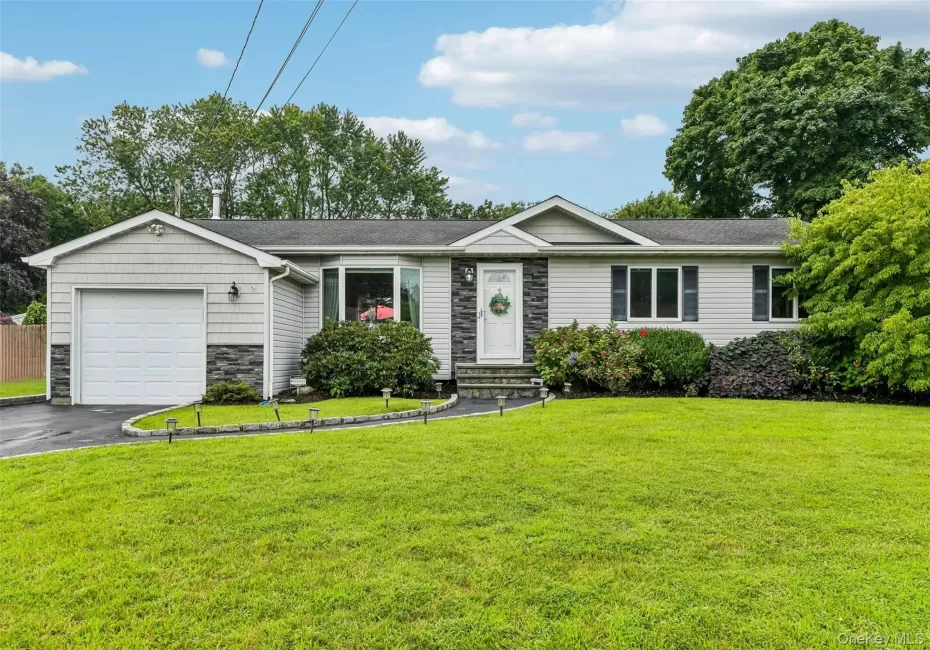 38 Nathan Drive, Islip, NY, 3 Bedrooms Bedrooms, 9 Rooms Rooms,1 BathroomBathrooms,Residential,For Rent,Nathan,0,1033901 38 Nathan Drive, Islip, NY, 3 Bedrooms Bedrooms, 9 Rooms Rooms,1 BathroomBathrooms,Residential,For Rent,Nathan,0,1033901