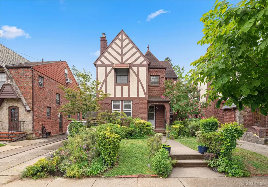 18132 Henley Road, New York, NY, 4 Bedrooms Bedrooms, 10 Rooms Rooms,2 BathroomsBathrooms,Residential,For Rent,Henley,0,1040480 18132 Henley Road, New York, NY, 4 Bedrooms Bedrooms, 10 Rooms Rooms,2 BathroomsBathrooms,Residential,For Rent,Henley,0,1040480