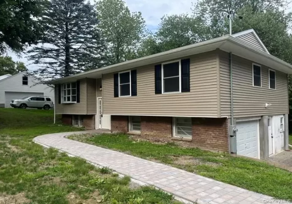 32 Hickman Drive, East Fishkill, NY, 3 Bedrooms Bedrooms, 6 Rooms Rooms,1 BathroomBathrooms,Residential Lease,For Rent,Hickman,0,1040441 32 Hickman Drive, East Fishkill, NY, 3 Bedrooms Bedrooms, 6 Rooms Rooms,1 BathroomBathrooms,Residential Lease,For Rent,Hickman,0,1040441