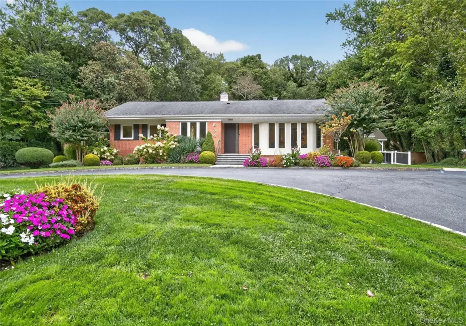634 Park Avenue, Huntington, NY, 1 Bedroom Bedrooms, 14 Rooms Rooms,1 BathroomBathrooms,Residential,For Rent,Park,0,918907 634 Park Avenue, Huntington, NY, 1 Bedroom Bedrooms, 14 Rooms Rooms,1 BathroomBathrooms,Residential,For Rent,Park,0,918907