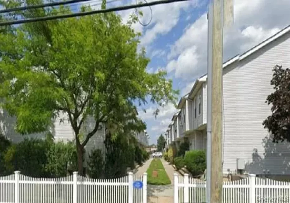 66 Henry Street, Hempstead, NY, 2 Bedrooms Bedrooms, 6 Rooms Rooms,1 BathroomBathrooms,Residential,For Rent,Henry,0,1017931 66 Henry Street, Hempstead, NY, 2 Bedrooms Bedrooms, 6 Rooms Rooms,1 BathroomBathrooms,Residential,For Rent,Henry,0,1017931