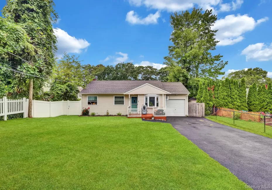 Welcome home to 84 Palm Road! Welcome home to 84 Palm Road!