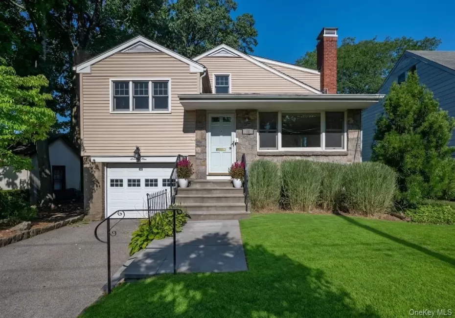 71 Ewart Street, Eastchester, NY, 4 Bedrooms Bedrooms, 8 Rooms Rooms,3 BathroomsBathrooms,Residential Lease,For Rent,Ewart,0,1039457 71 Ewart Street, Eastchester, NY, 4 Bedrooms Bedrooms, 8 Rooms Rooms,3 BathroomsBathrooms,Residential Lease,For Rent,Ewart,0,1039457