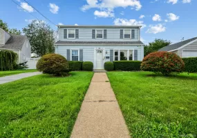 10 Park Court, Oyster Bay, NY, 4 Bedrooms Bedrooms, 7 Rooms Rooms,2 BathroomsBathrooms,Residential,For Rent,Park,0,1039758 10 Park Court, Oyster Bay, NY, 4 Bedrooms Bedrooms, 7 Rooms Rooms,2 BathroomsBathrooms,Residential,For Rent,Park,0,1039758