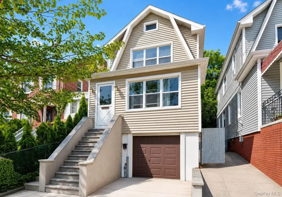 1631 Paulding Avenue, New York, NY, 3 Bedrooms Bedrooms, 11 Rooms Rooms,2 BathroomsBathrooms,Residential,For Rent,Paulding,0,1040604 1631 Paulding Avenue, New York, NY, 3 Bedrooms Bedrooms, 11 Rooms Rooms,2 BathroomsBathrooms,Residential,For Rent,Paulding,0,1040604