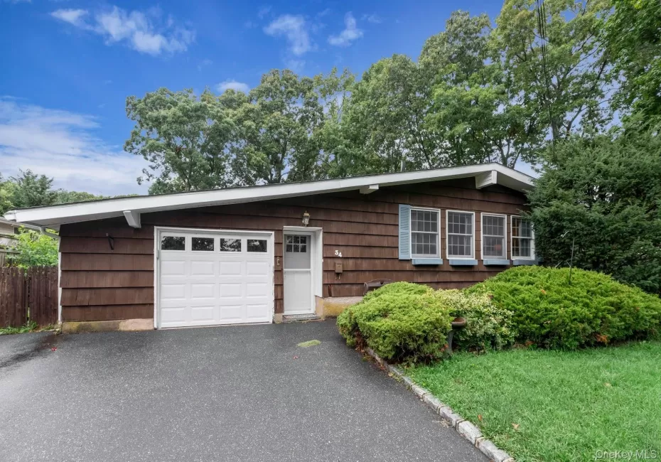 34 Crestwood Lane, Islip, NY, 3 Bedrooms Bedrooms, 8 Rooms Rooms,1 BathroomBathrooms,Residential,For Rent,Crestwood,0,1034658 34 Crestwood Lane, Islip, NY, 3 Bedrooms Bedrooms, 8 Rooms Rooms,1 BathroomBathrooms,Residential,For Rent,Crestwood,0,1034658