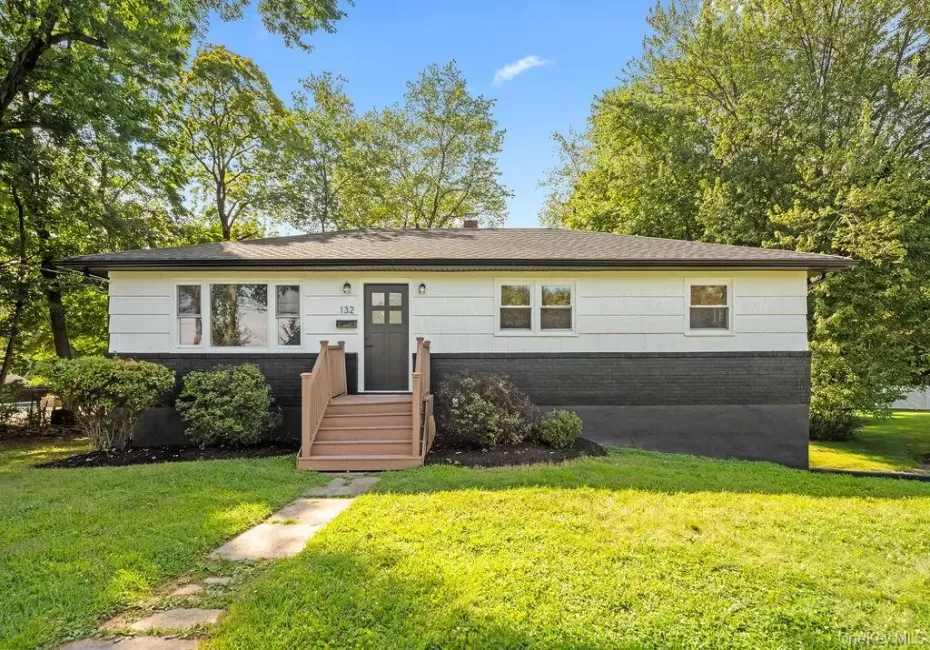 132 Conger Avenue, Clarkstown, NY, 4 Bedrooms Bedrooms, 13 Rooms Rooms,3 BathroomsBathrooms,Residential,For Rent,Conger,0,1039852 132 Conger Avenue, Clarkstown, NY, 4 Bedrooms Bedrooms, 13 Rooms Rooms,3 BathroomsBathrooms,Residential,For Rent,Conger,0,1039852