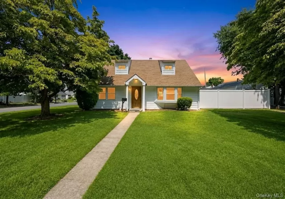 3173 Roxbury Lane, Hempstead, NY, 4 Bedrooms Bedrooms, 8 Rooms Rooms,2 BathroomsBathrooms,Residential Lease,For Rent,Roxbury,0,1040661 3173 Roxbury Lane, Hempstead, NY, 4 Bedrooms Bedrooms, 8 Rooms Rooms,2 BathroomsBathrooms,Residential Lease,For Rent,Roxbury,0,1040661