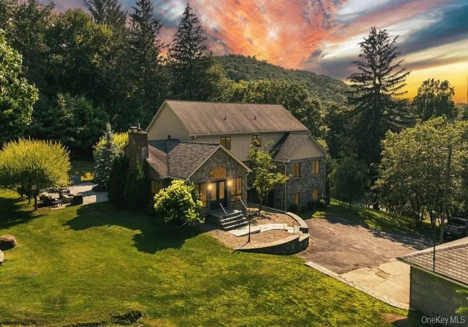 237 Mineral Springs Road, Woodbury, NY, 5 Bedrooms Bedrooms, 11 Rooms Rooms,3 BathroomsBathrooms,Residential,For Rent,Mineral Springs,0,1040759 237 Mineral Springs Road, Woodbury, NY, 5 Bedrooms Bedrooms, 11 Rooms Rooms,3 BathroomsBathrooms,Residential,For Rent,Mineral Springs,0,1040759