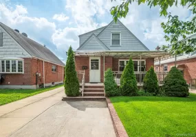 82-56 250th Street, New York, NY, 4 Bedrooms Bedrooms, 10 Rooms Rooms,3 BathroomsBathrooms,Residential,For Rent,250th,0,1040532 82-56 250th Street, New York, NY, 4 Bedrooms Bedrooms, 10 Rooms Rooms,3 BathroomsBathrooms,Residential,For Rent,250th,0,1040532