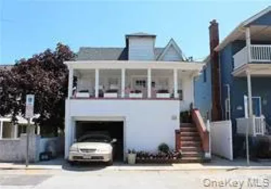 24 Oswego Avenue, Hempstead, NY, 3 Bedrooms Bedrooms, 4 Rooms Rooms,1 BathroomBathrooms,Residential Lease,For Rent,Oswego,0,1040223 24 Oswego Avenue, Hempstead, NY, 3 Bedrooms Bedrooms, 4 Rooms Rooms,1 BathroomBathrooms,Residential Lease,For Rent,Oswego,0,1040223