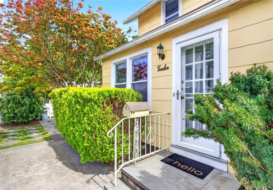 12 Smull Place, North Hempstead, NY, 2 Bedrooms Bedrooms, 6 Rooms Rooms,2 BathroomsBathrooms,Residential,For Rent,Smull,0,1021284 12 Smull Place, North Hempstead, NY, 2 Bedrooms Bedrooms, 6 Rooms Rooms,2 BathroomsBathrooms,Residential,For Rent,Smull,0,1021284