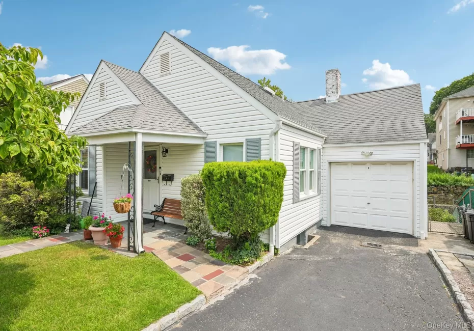 105 Hildreth Place, Yonkers, NY, 3 Bedrooms Bedrooms, 6 Rooms Rooms,1 BathroomBathrooms,Residential,For Rent,Hildreth,0,1032788 105 Hildreth Place, Yonkers, NY, 3 Bedrooms Bedrooms, 6 Rooms Rooms,1 BathroomBathrooms,Residential,For Rent,Hildreth,0,1032788