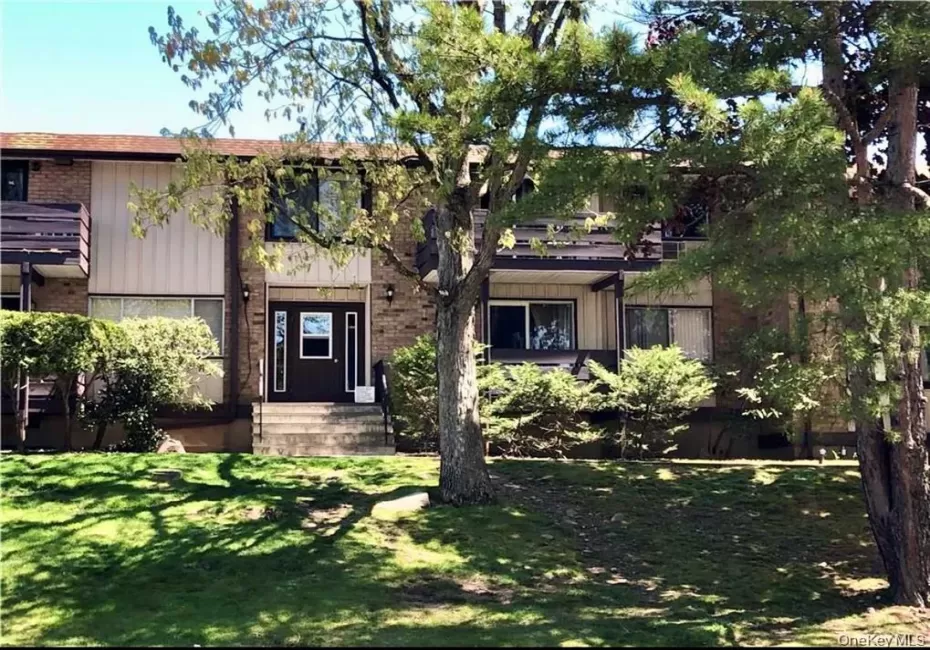 Welcome to 183 Sierra Vista, a conveniently located condominium rental in Valley Cottage. Welcome to 183 Sierra Vista, a conveniently located condominium rental in Valley Cottage.