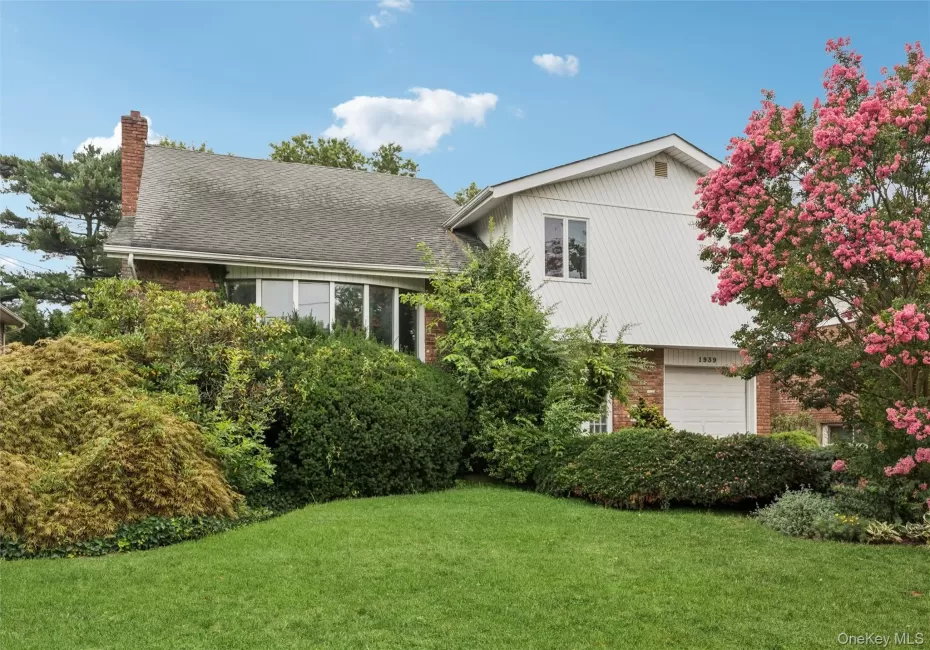 1939 Leonard Lane, Hempstead, NY, 4 Bedrooms Bedrooms, 9 Rooms Rooms,3 BathroomsBathrooms,Residential,For Rent,Leonard,0,1032163 1939 Leonard Lane, Hempstead, NY, 4 Bedrooms Bedrooms, 9 Rooms Rooms,3 BathroomsBathrooms,Residential,For Rent,Leonard,0,1032163