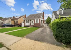 370 Locust Avenue, Hempstead, NY, 4 Bedrooms Bedrooms, 9 Rooms Rooms,2 BathroomsBathrooms,Residential,For Rent,Locust,0,1040608 370 Locust Avenue, Hempstead, NY, 4 Bedrooms Bedrooms, 9 Rooms Rooms,2 BathroomsBathrooms,Residential,For Rent,Locust,0,1040608