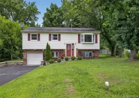 32 Surrey Road, Chester Town, NY, 4 Bedrooms Bedrooms, 8 Rooms Rooms,1 BathroomBathrooms,Residential,For Rent,Surrey,0,1040785 32 Surrey Road, Chester Town, NY, 4 Bedrooms Bedrooms, 8 Rooms Rooms,1 BathroomBathrooms,Residential,For Rent,Surrey,0,1040785